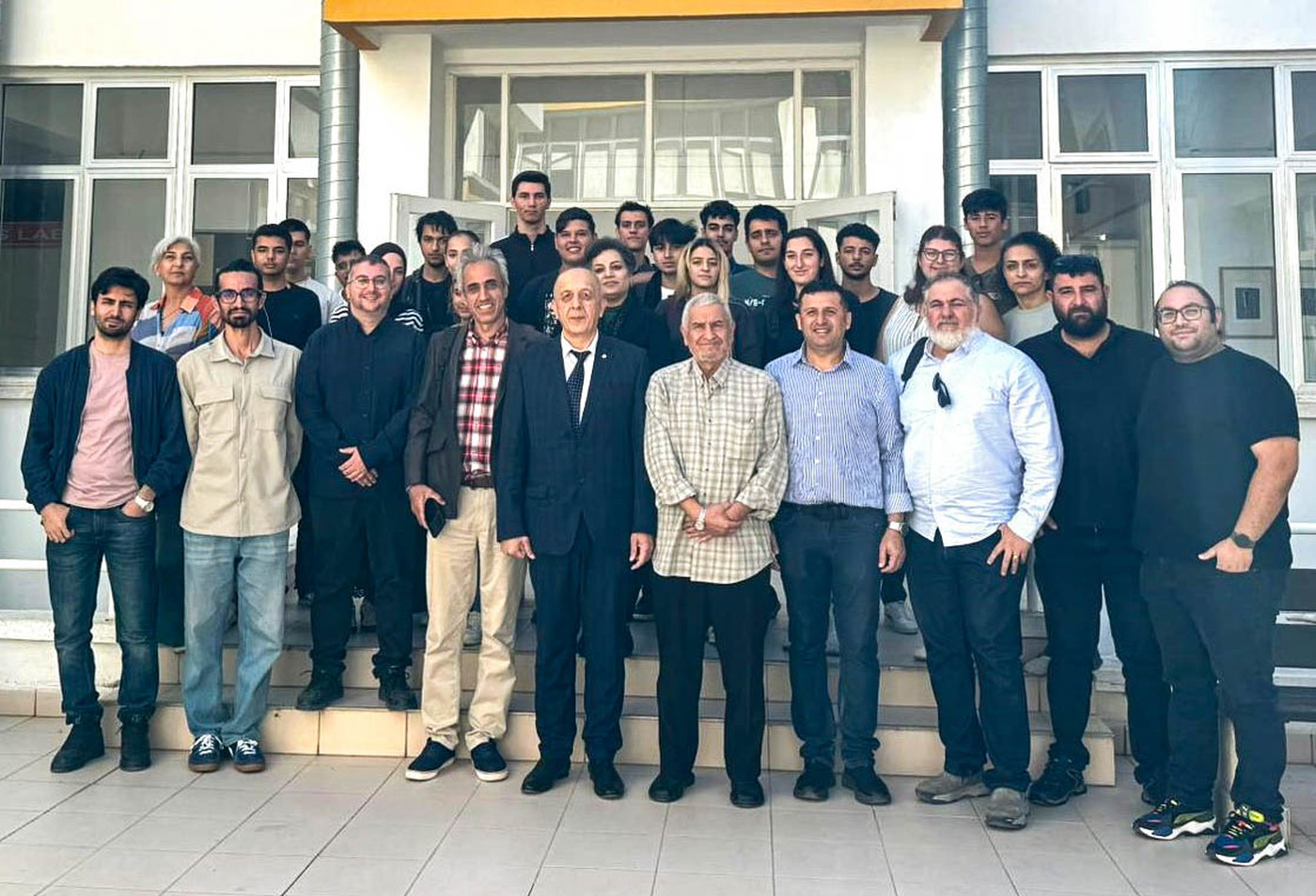 DAÜ’de Kozmoloji Zirvesi: Prof. Dr. Ahmedov, Evrenin Sırlarını ve James Webb’in Keşiflerini Anlattı
