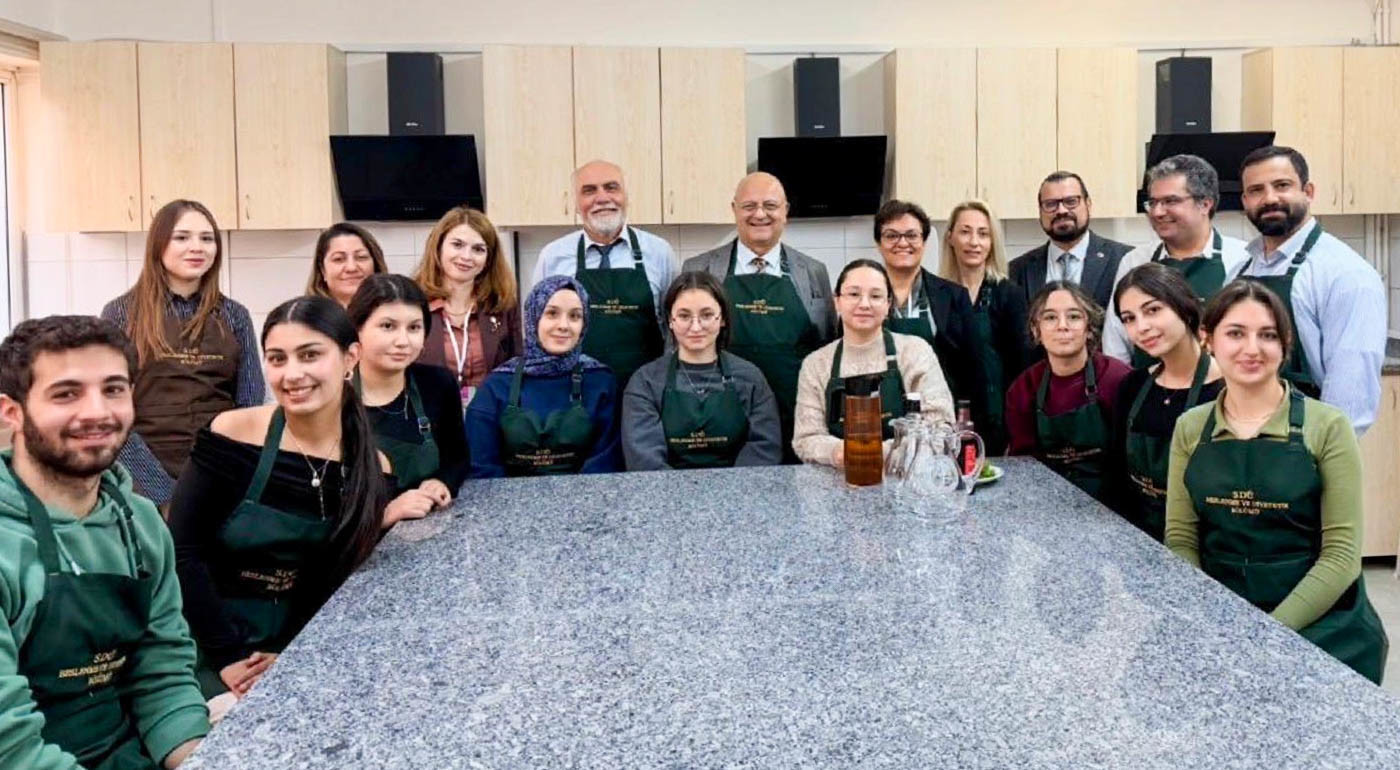 Prof. Dr. Şükrü Tüzmen, DAÜ’yü Uluslararası Sağlık Hizmetleri Platformunda Temsil Etti