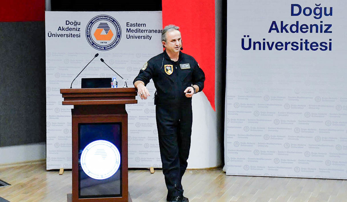 DAÜ’de SoloTürk Rüzgarı: Alb. Murat Keleş Öğrenciler ile Bir Araya Geldi